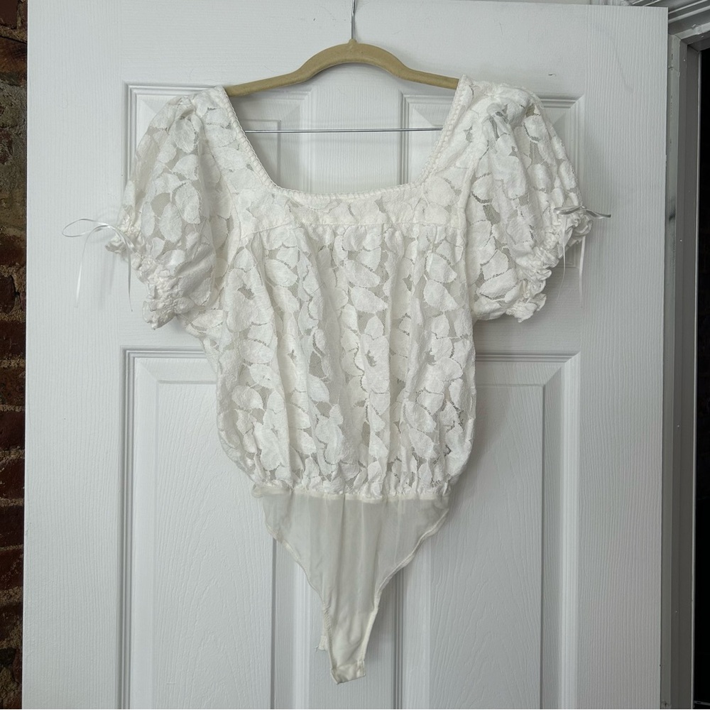 puff sleeve lace bodysuit